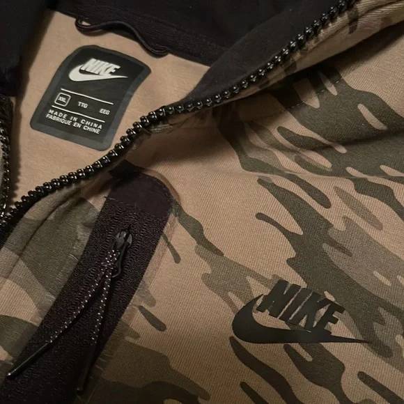 Nike Tec Fleece - Picture 2 of 4